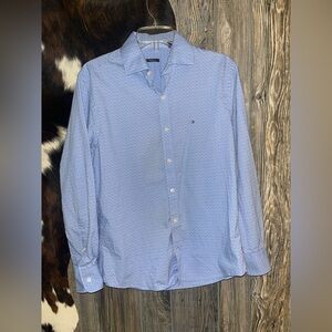 Tommy Hilfiger size medium 15-32/33 blue with small block detail EUC